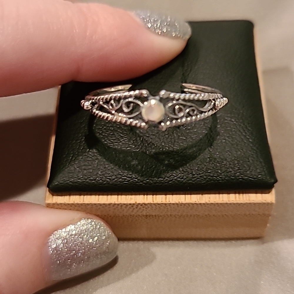 Filigree mother of pearl sterling silver ring - Picture 3 of 5